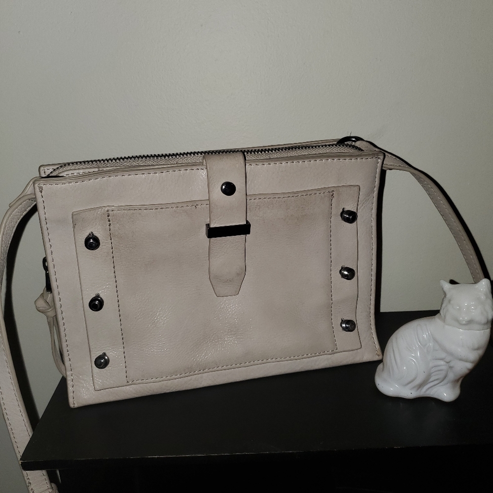 Botkier Warren City Leather Crossbody/color:Chai